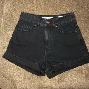 Bullhead high waisted denim black shorts. Size 1.